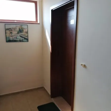 - студио в кв сарафово с морски изглед Apartment *