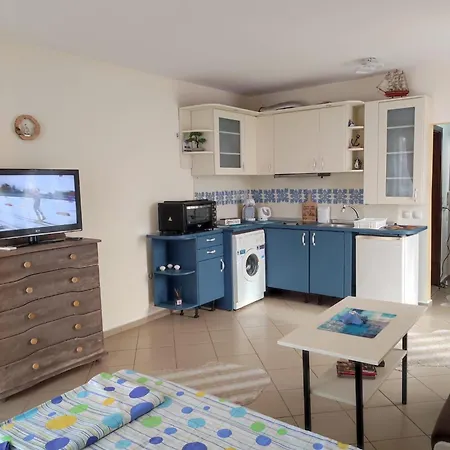 - студио в кв сарафово с морски изглед Apartment