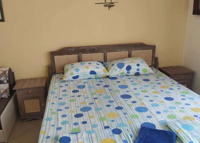 - студио в кв сарафово с морски изглед