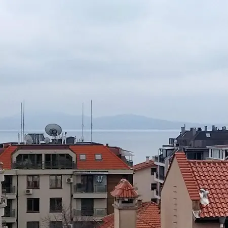 公寓 - студио в кв сарафово с морски изглед 布尔加斯