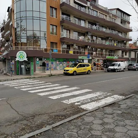 - студио в кв сарафово с морски изглед 布尔加斯