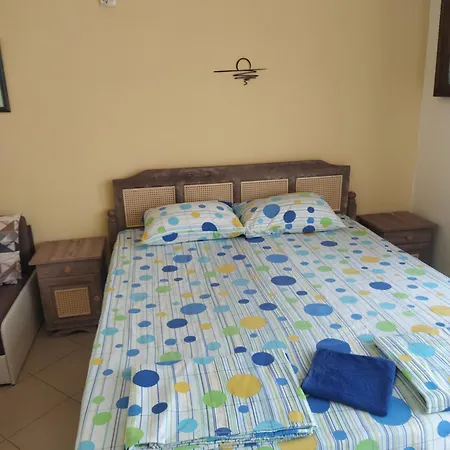 - студио в кв сарафово с морски изглед