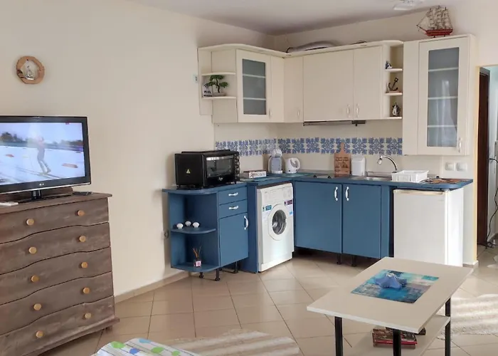 - студио в кв сарафово с морски изглед Apartamento